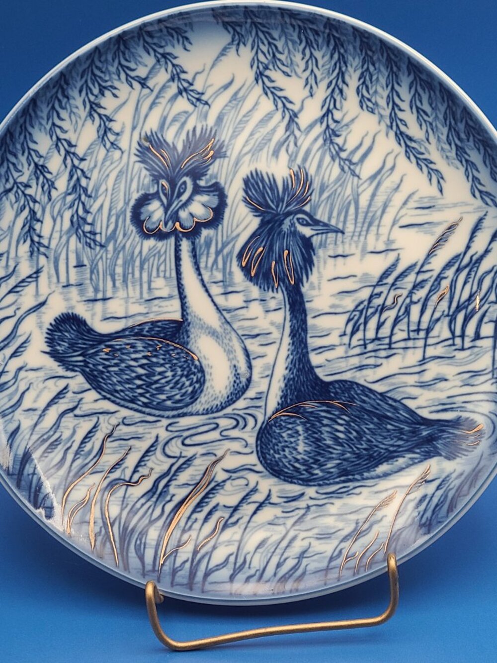 Vintage European Fine Porcelain Blue White Gold Crested Grebe Plate 7-5/8" Diam